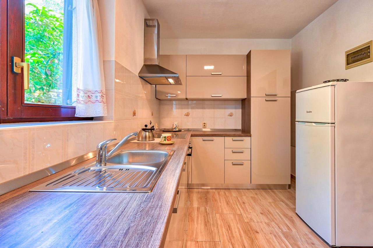 Iby Apartment Pula Exterior foto